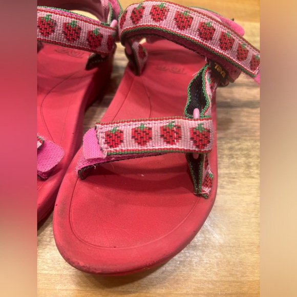 Strawberry Teva - Picture 2 of 6